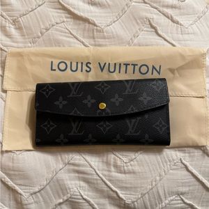 Kelly long wallet, black and grey monogram logo